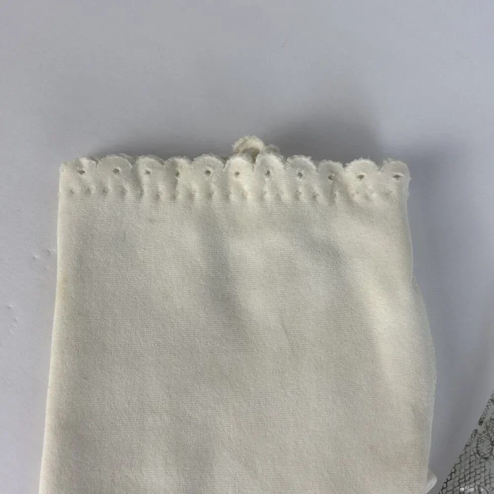 VTG Crescendoe Women's Gloves White Short Scalloped Eyelet Edge Size 7 1/2